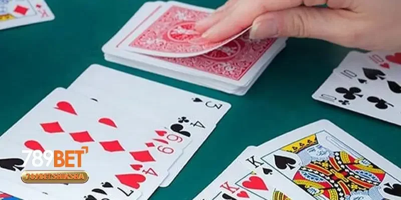 Lời khuyên từ chuyên gia về cách đọc bài đối thủ trong phỏm